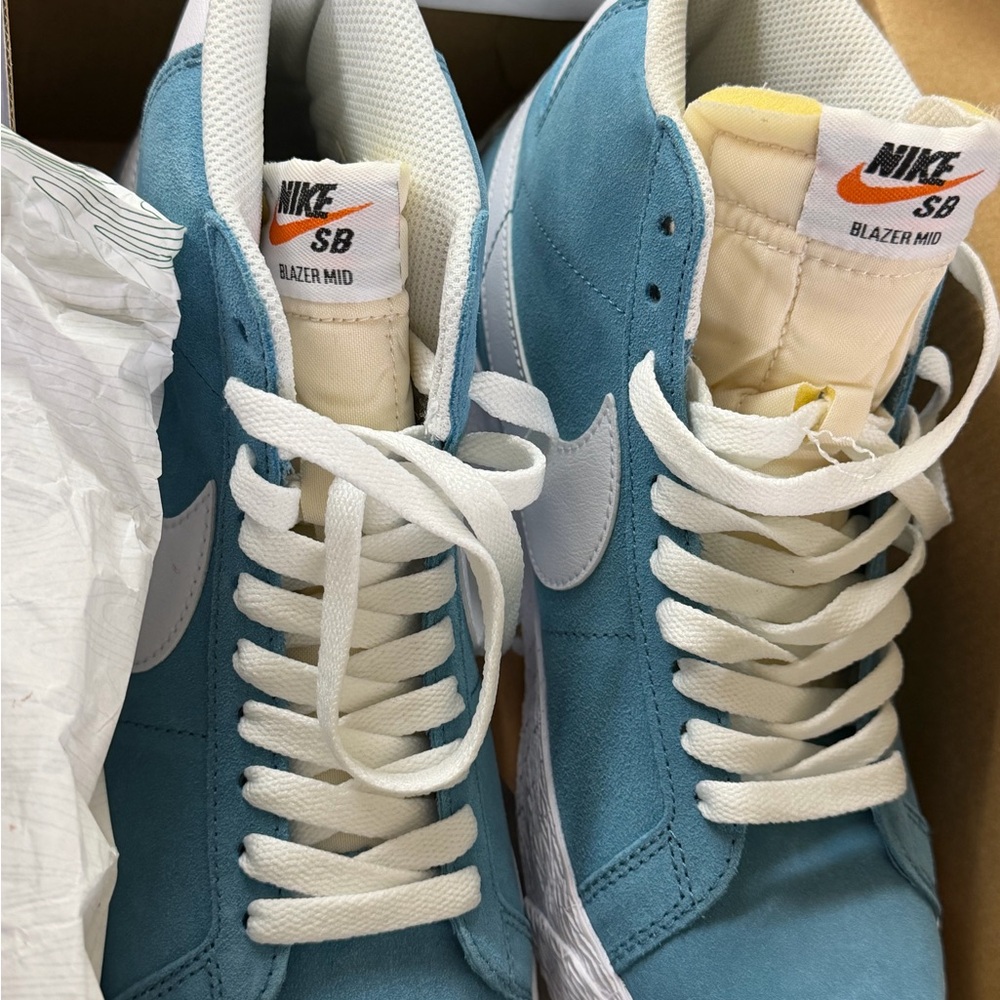Nike SB Zoom Blazer Mid Cerulean and White